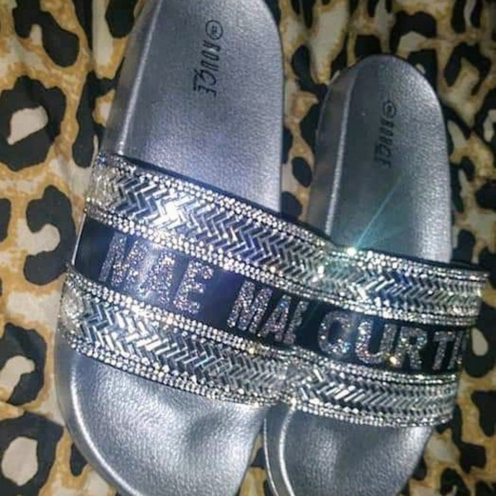 Flyslides. Personalized Slides made how you like!